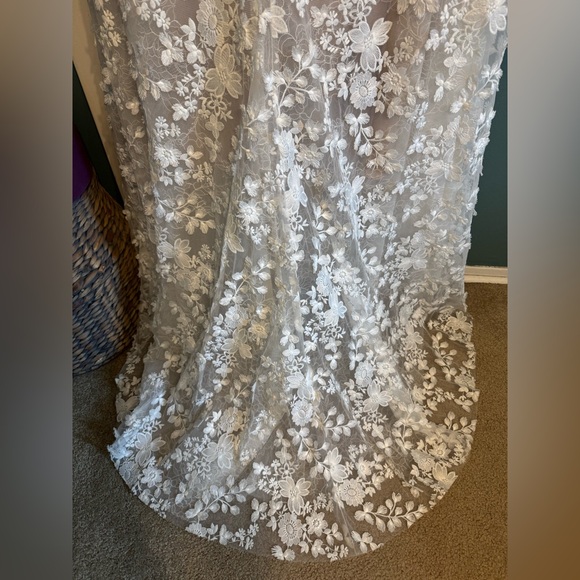 Willowby ‘Cecilia’ wedding dress - Picture 4 of 11